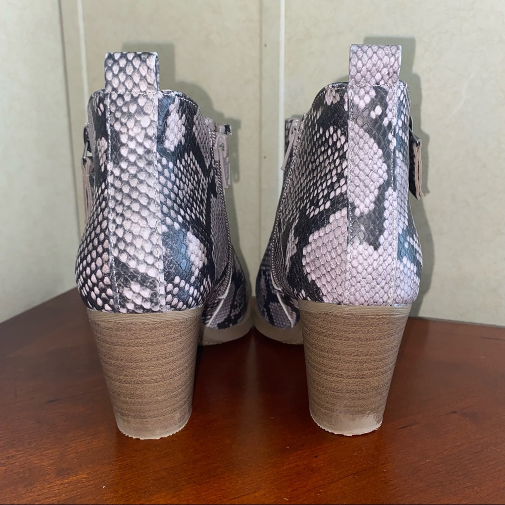 Universal Thread Booties - image 5